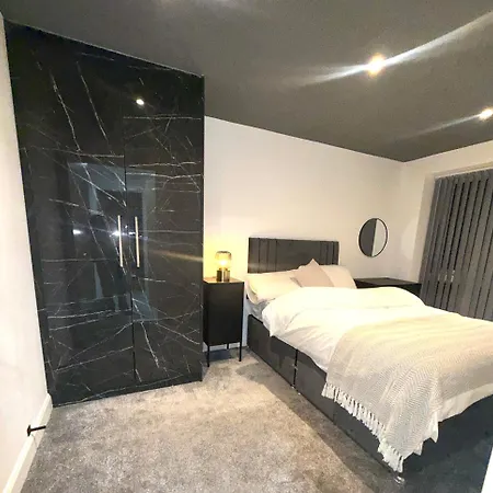 Cozy 3 Bedroom With Free Secure Car Park