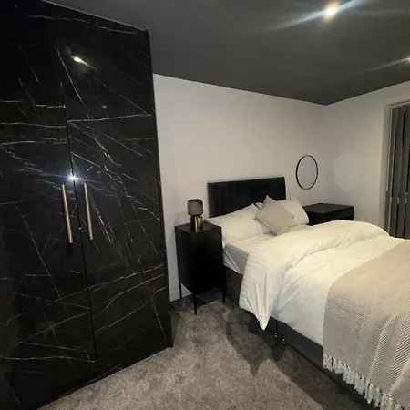 Διαμέρισμα Cozy 3 Bedroom With Secure Car Park